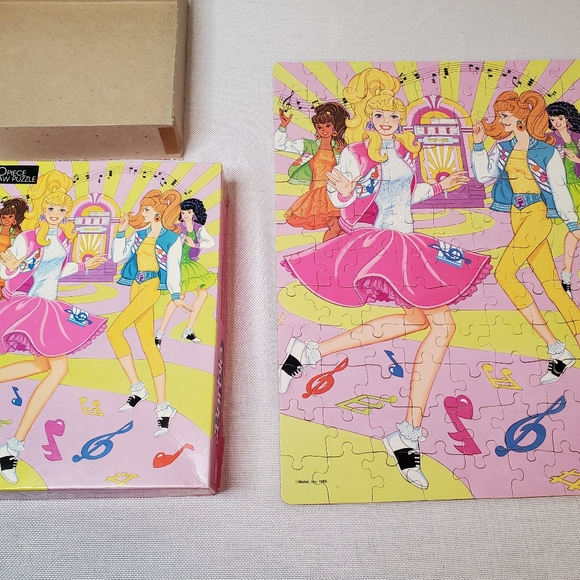 Vintage Mattel Barbie 60's sock hop music 100 piece interlocking Jigsaw Puzzle - Picture 2 of 5